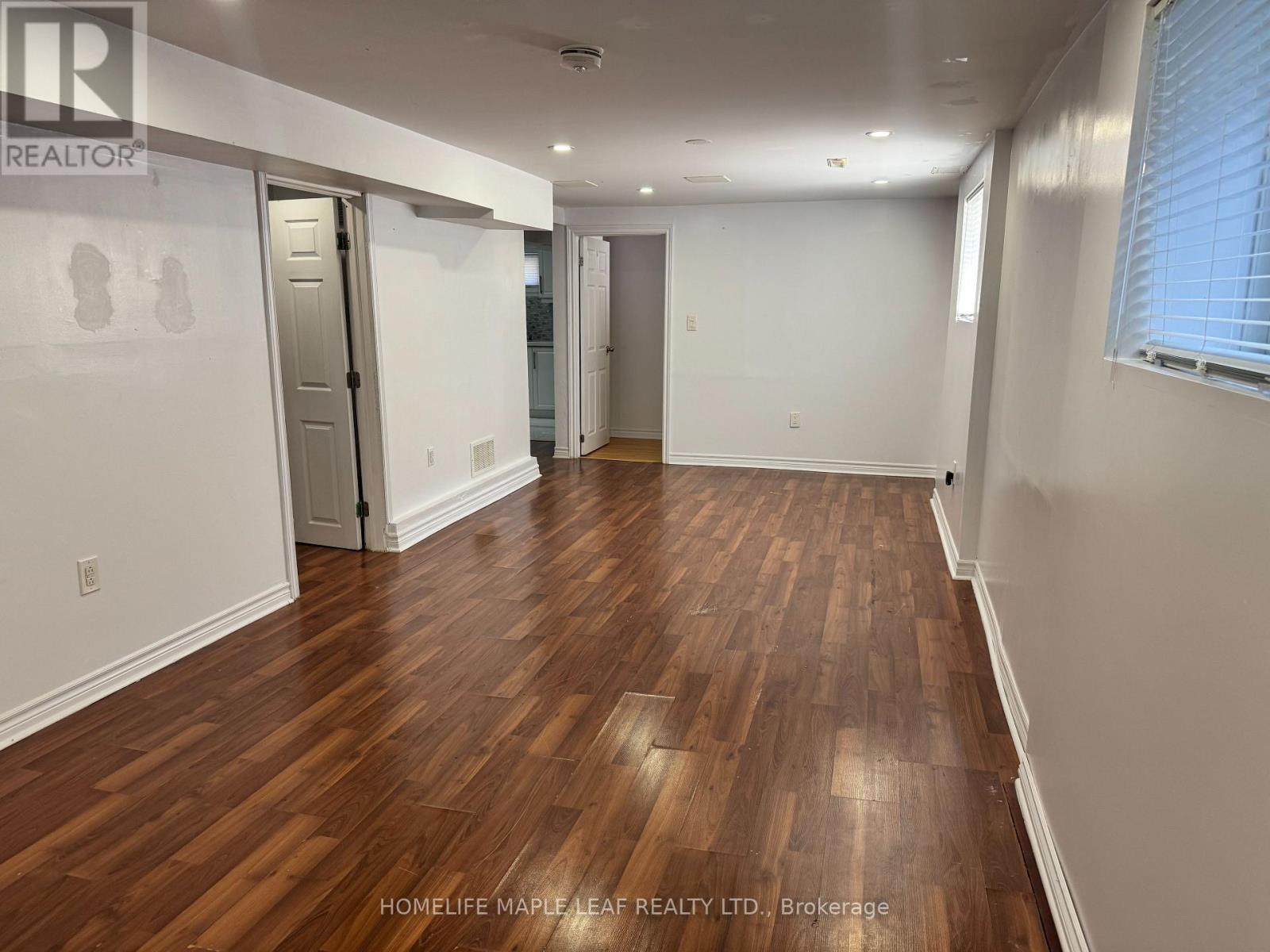 Semi-Detached/Link at 8 MONTROSE PLACE, Brampton