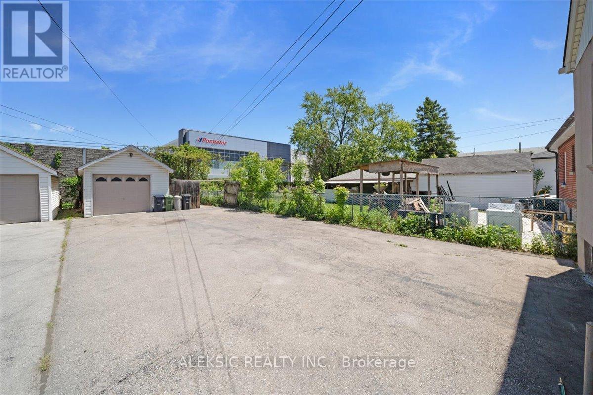 Detached at 179 THIRTIETH STREET, Toronto