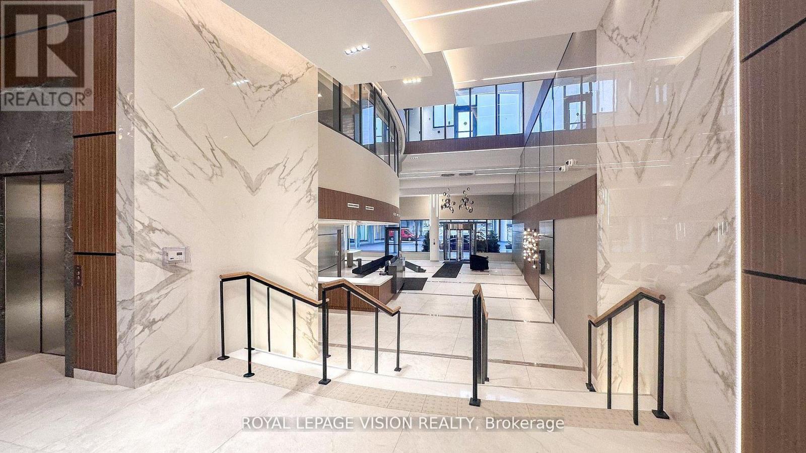 Apartment at 426 - 5105 HURONTARIO STREET, Mississauga (Hurontario)