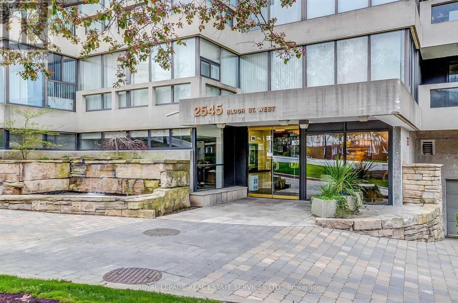 Apartment at 303 - 2545 BLOOR STREET W, Toronto (High Park-Swansea)