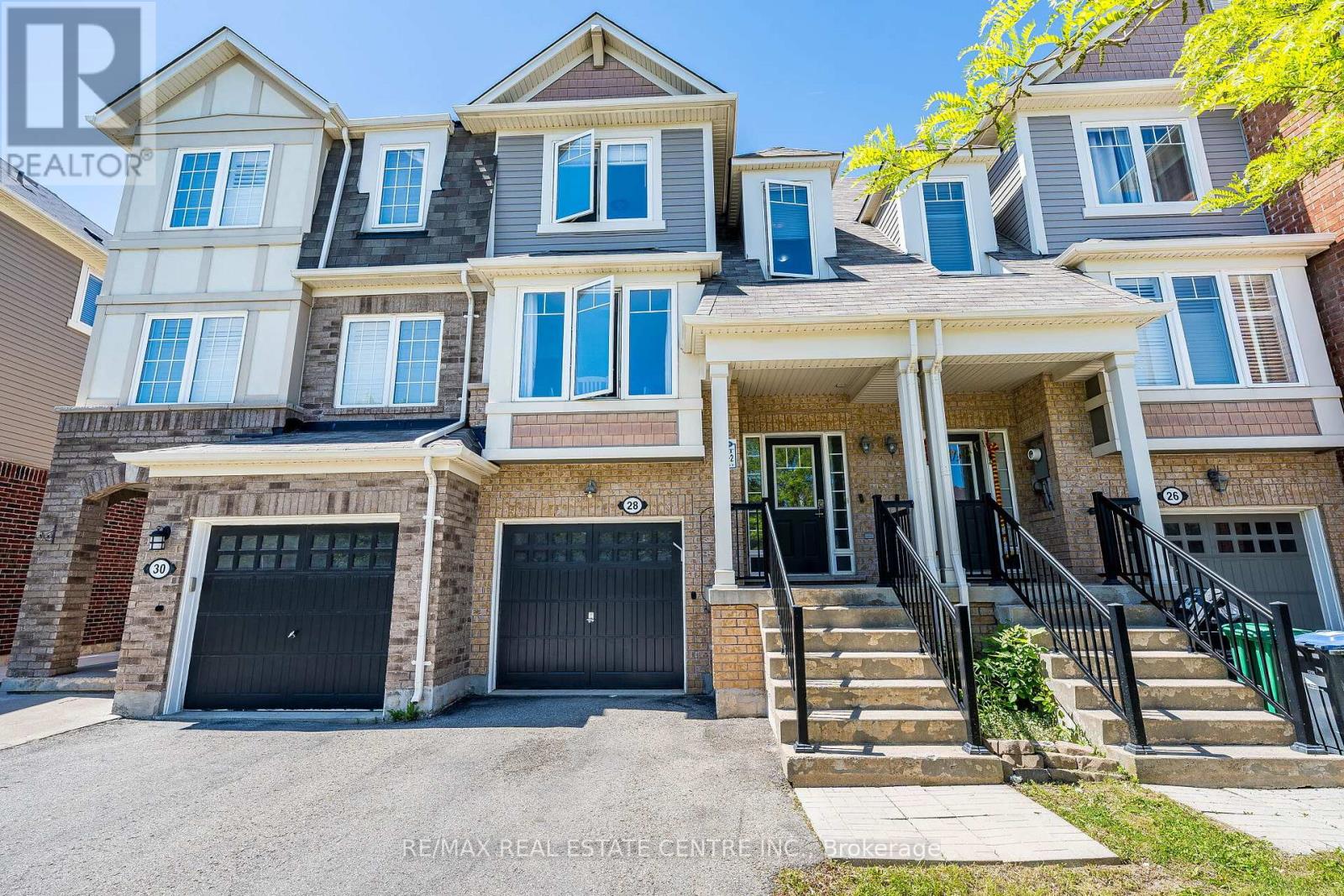 Townhouse at 28 LATHBURY STREET, Brampton