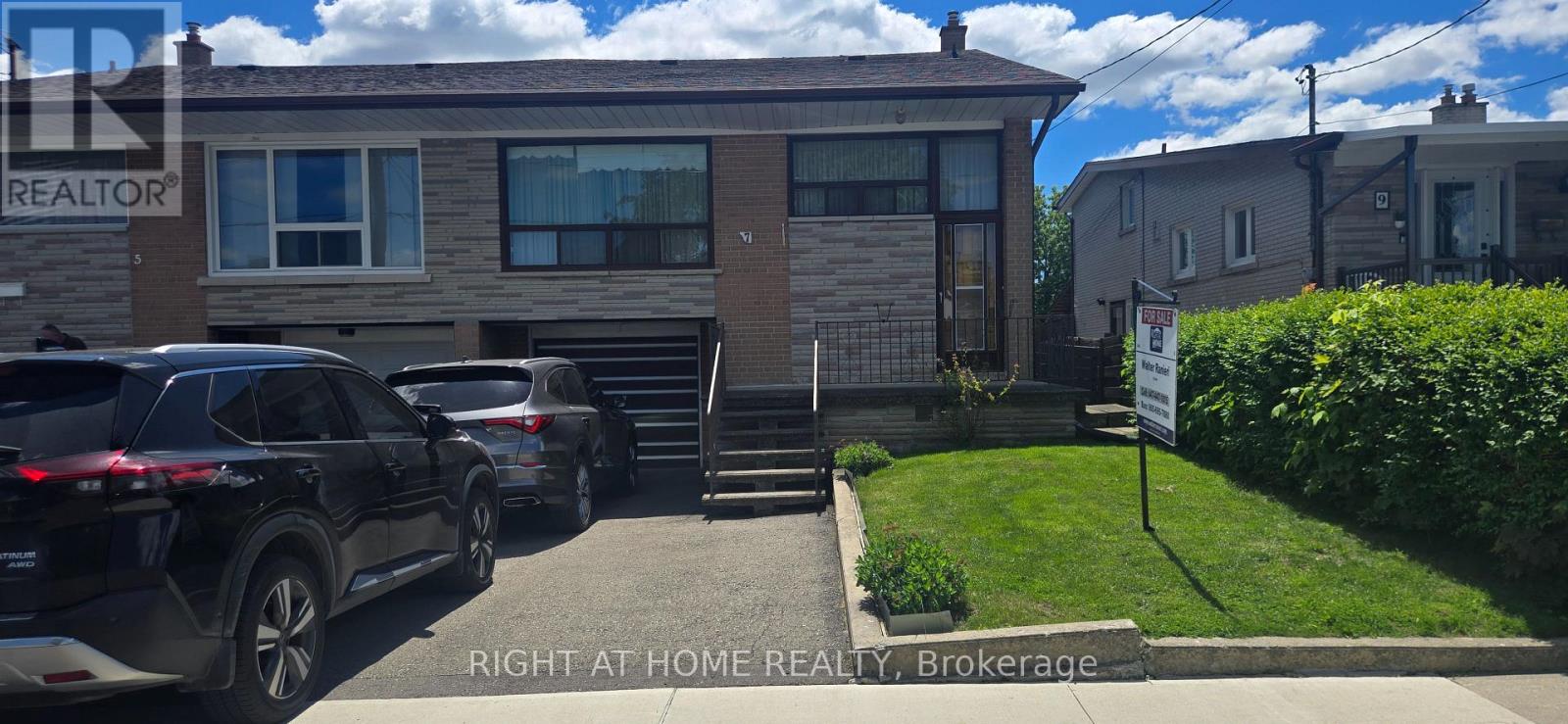 Semi-Detached/Link at 7 DAYSTROM DRIVE, Toronto