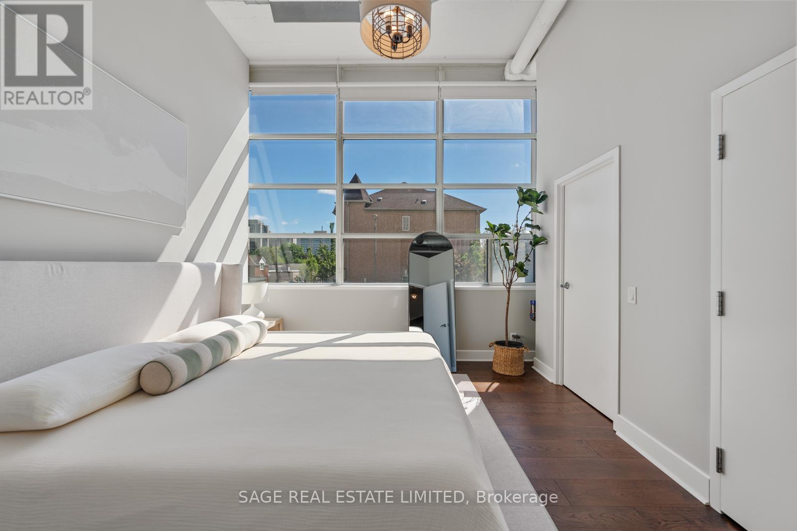 Apartment at 123 - 1001 ROSELAWN AVENUE, Toronto