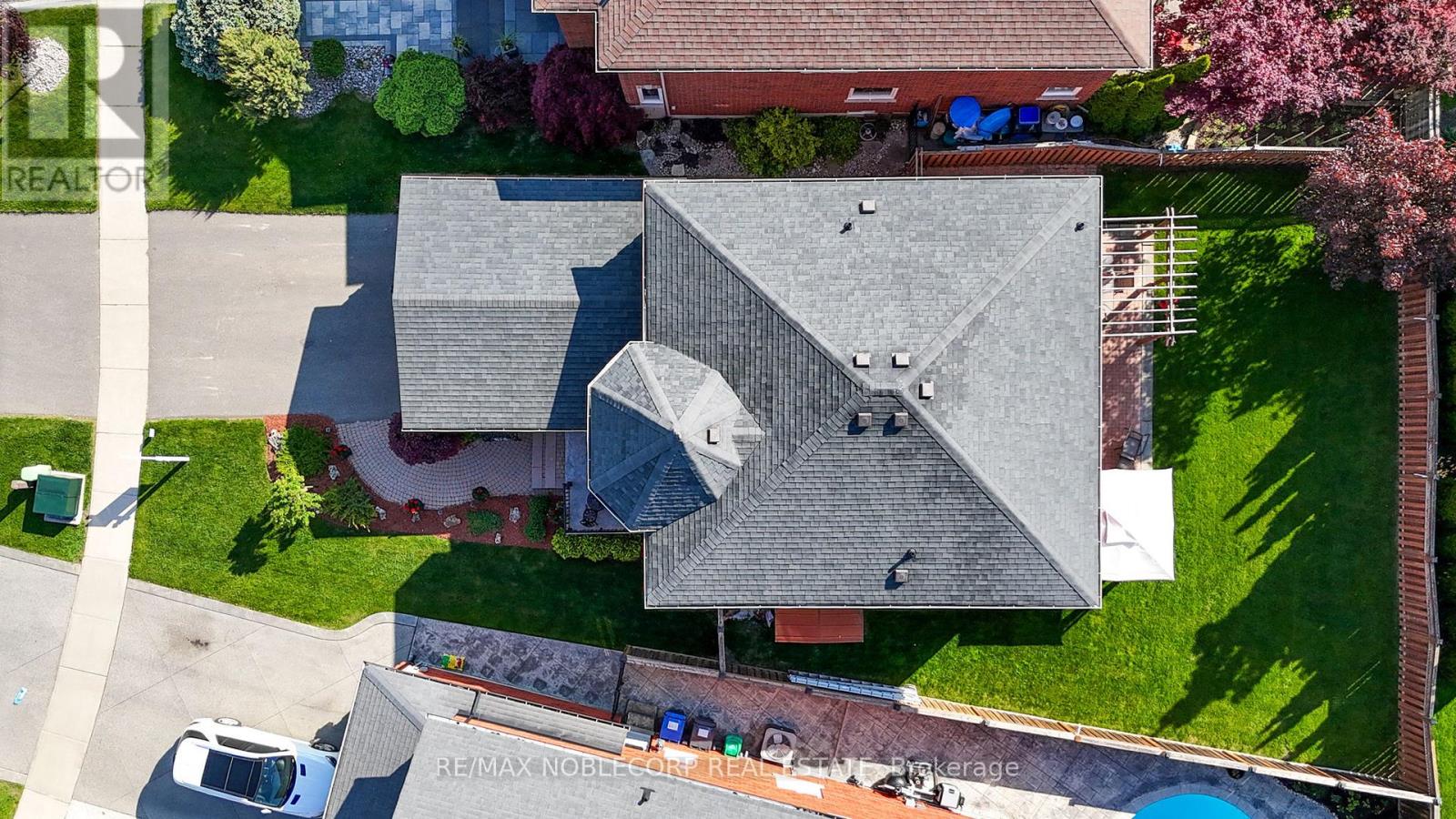 Detached at 13 HARVESTVIEW AVENUE, Caledon