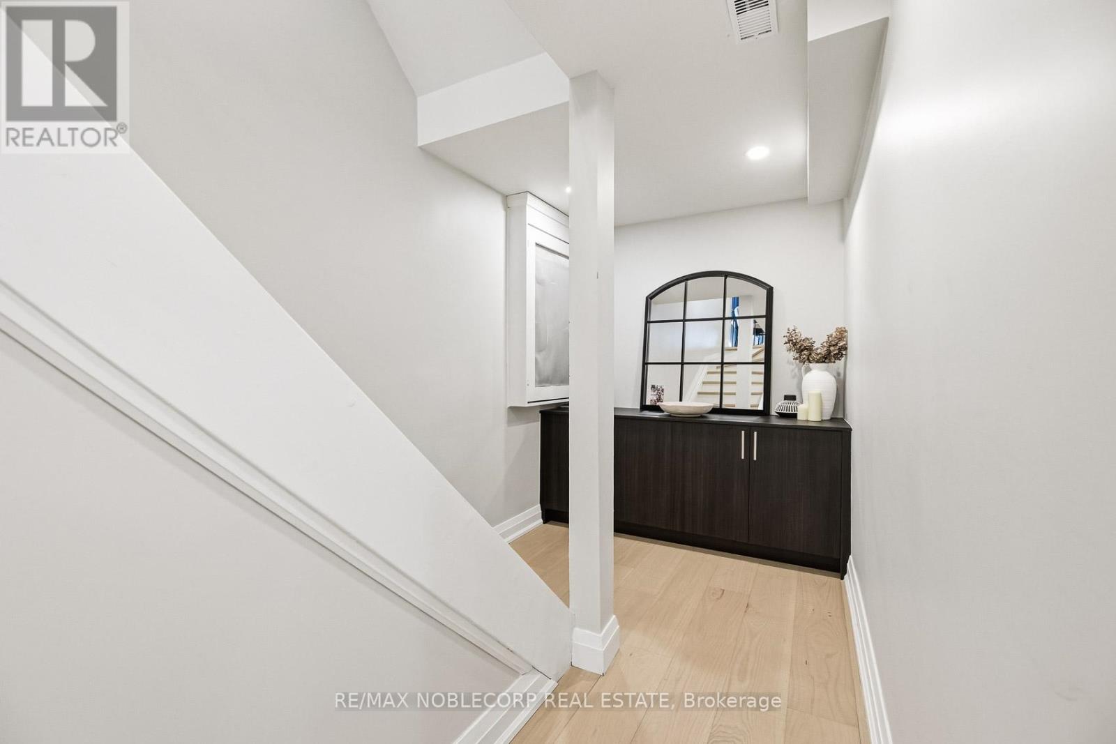 Semi-Detached/Link at 17 SENATOR WAY, Caledon