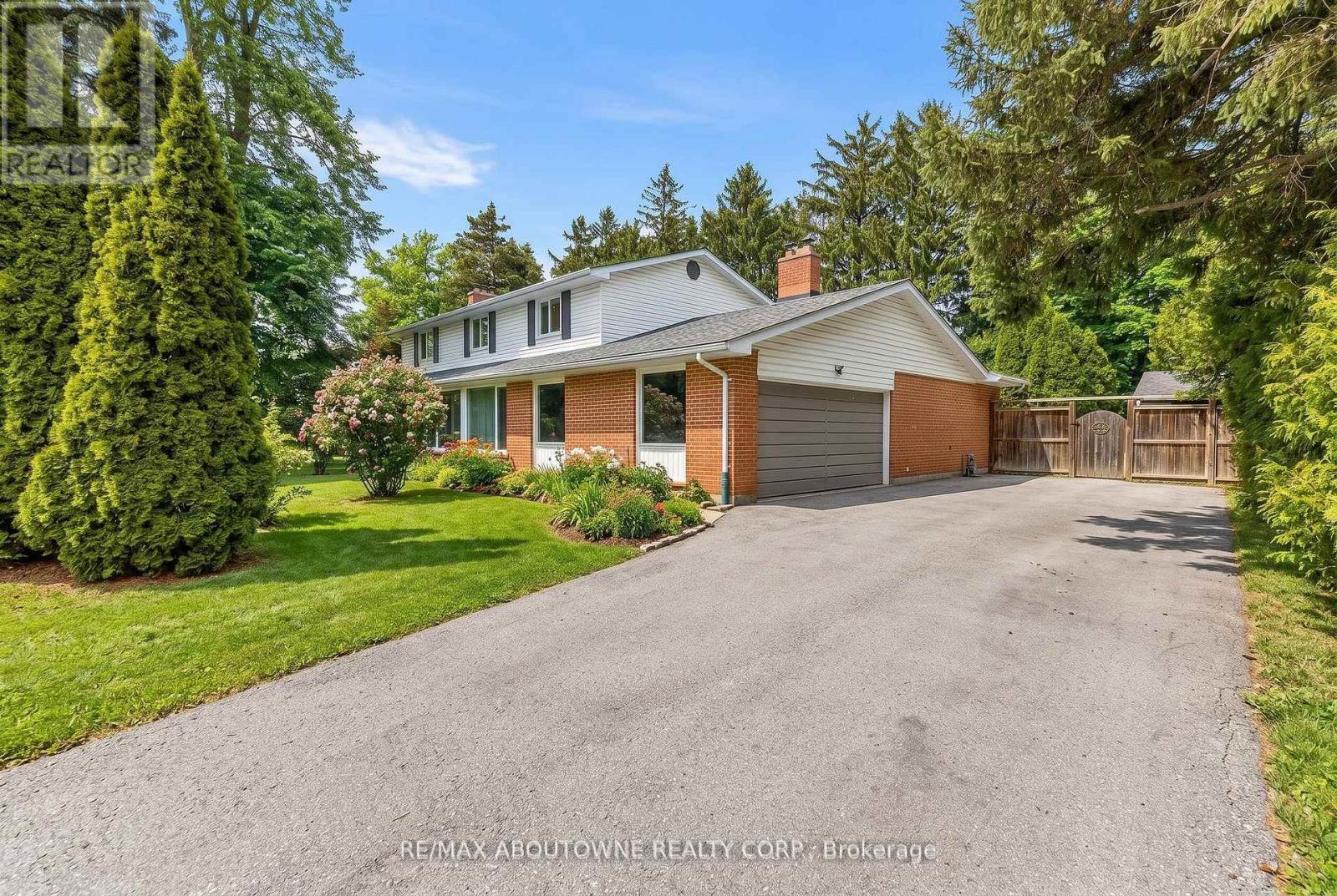 Detached at 145 WOLFDALE AVENUE, Oakville