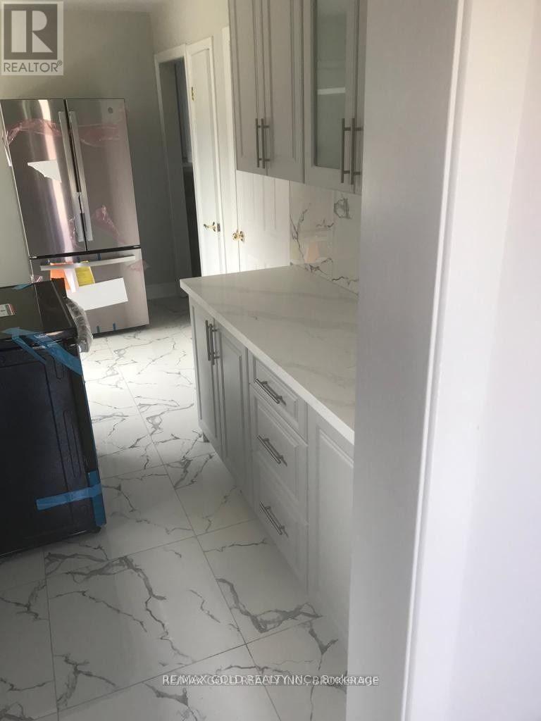 Detached at UPPER - 2119 MEADOWBROOK ROAD, Burlington