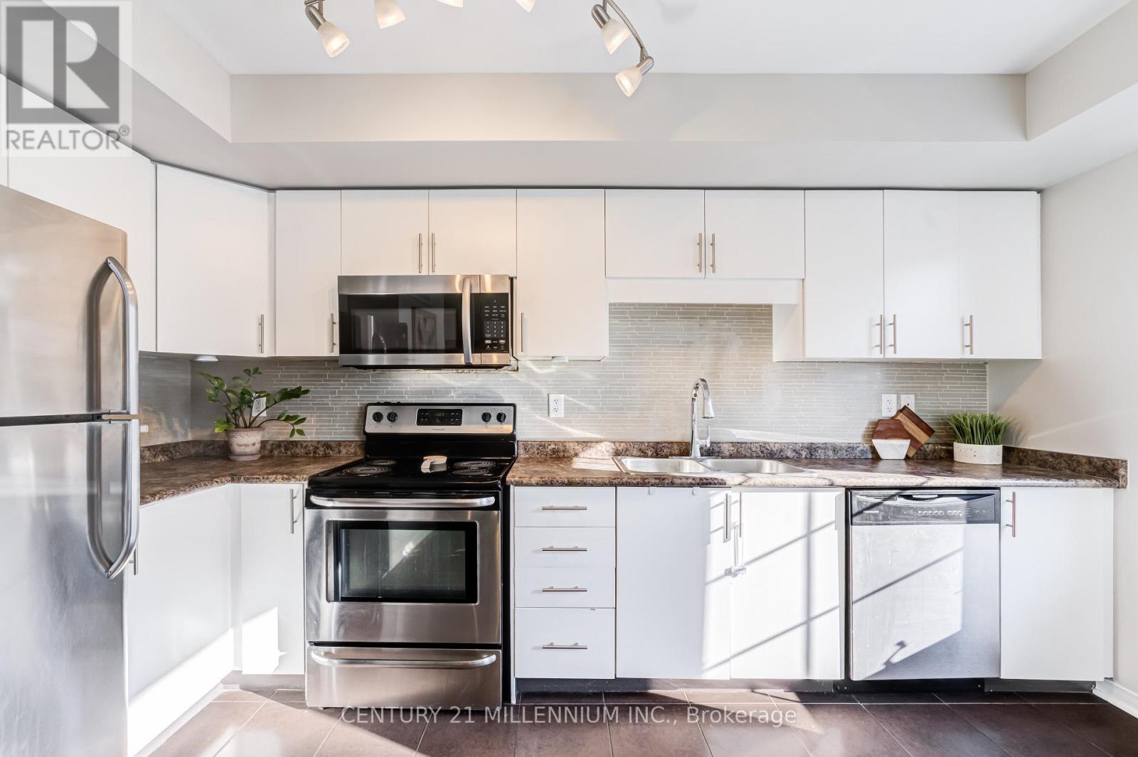 Townhouse at 9 - 5 ARMSTRONG STREET, Orangeville