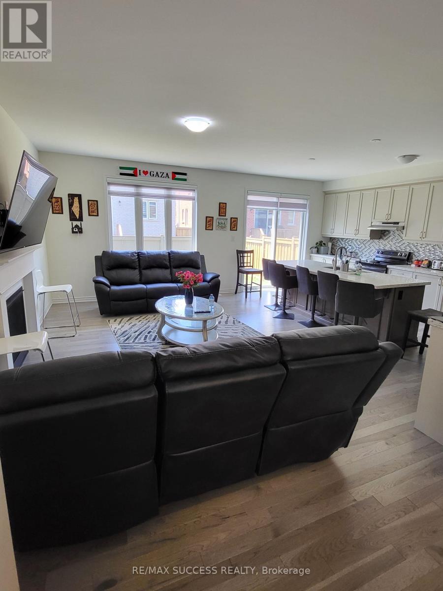 Detached at 725 KENNEDY CIRCLE W, Milton