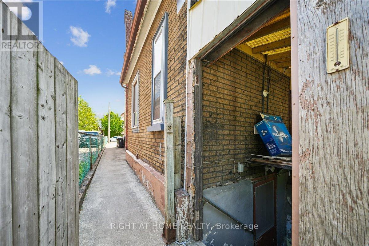 Detached at 434 MARGUERETTA STREET N, Toronto