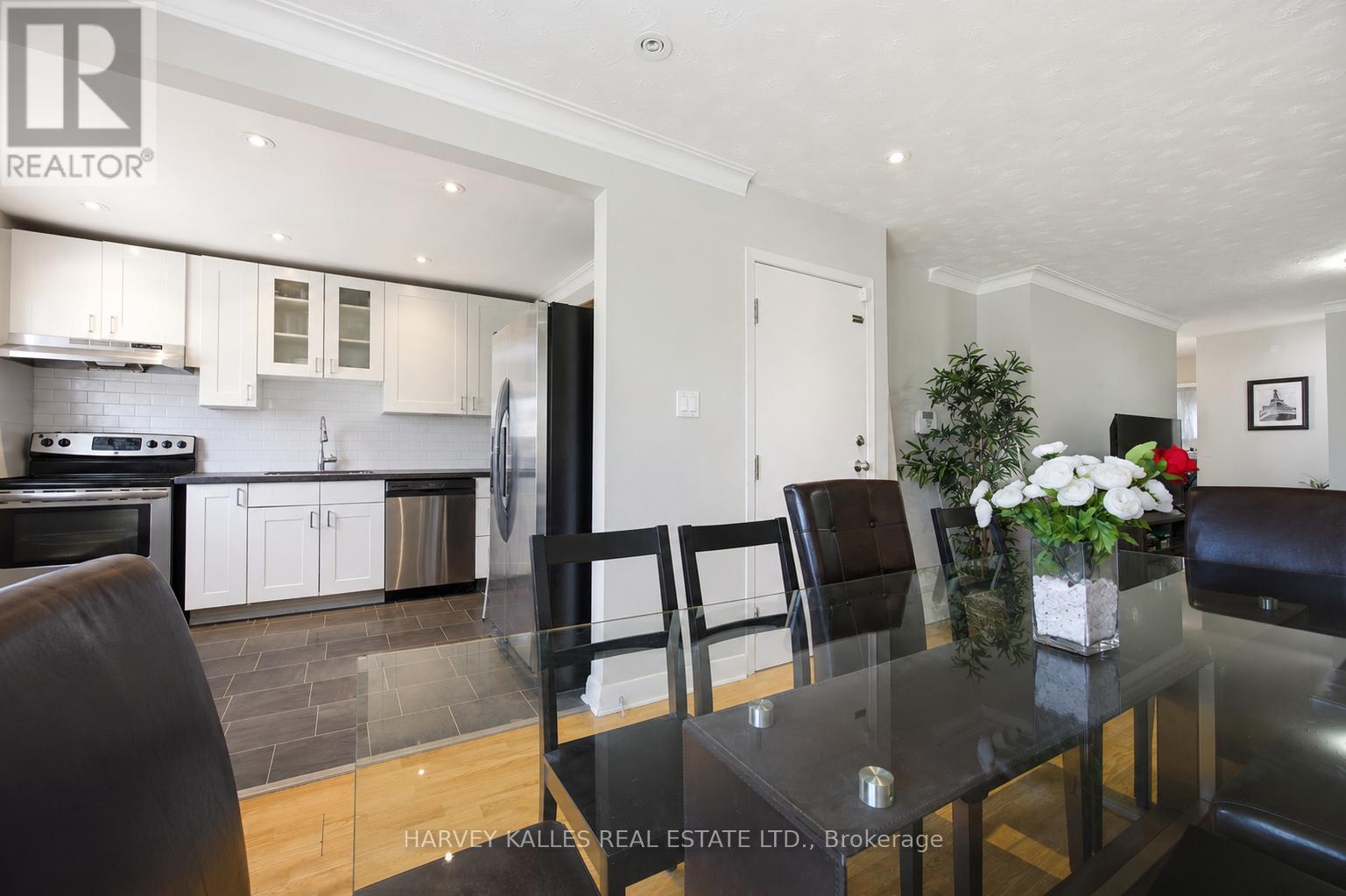 Semi-Detached/Link at 29 GILTSPUR DRIVE, Toronto