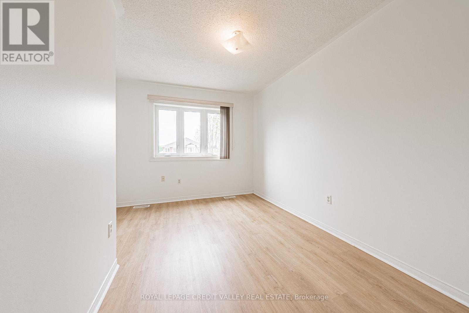 Semi-Detached/Link at 155 SADDLETREE TRAIL, Brampton