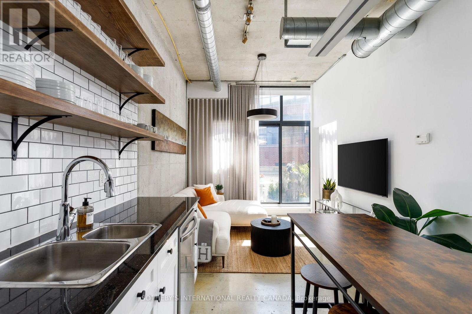 Apartment at 402 - 369 SORAUREN AVENUE, Toronto