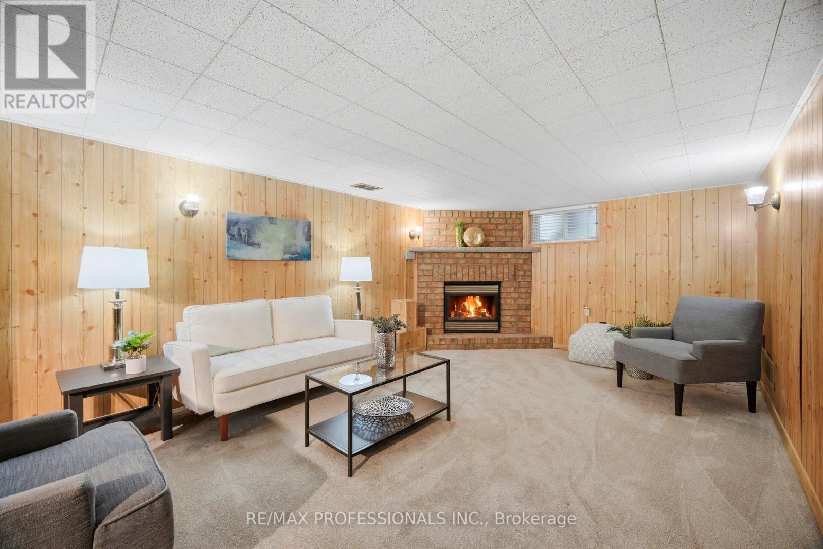 Detached at 29 WESTLEIGH CRESCENT, Toronto