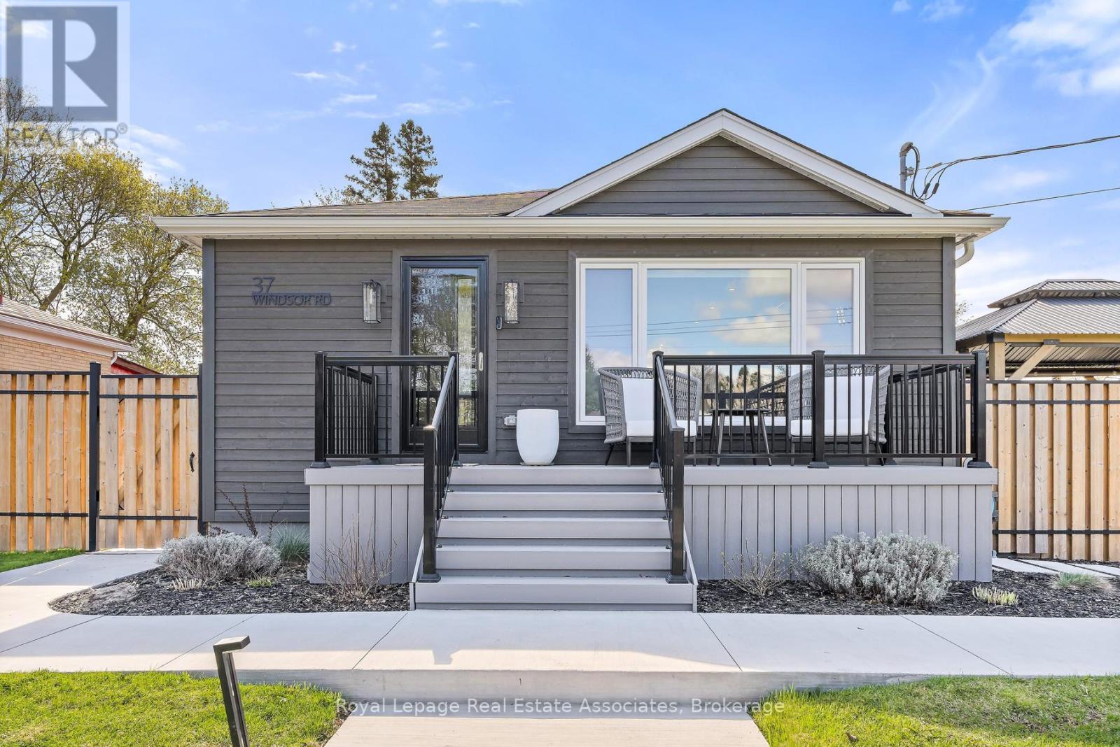 Detached at 37 WINDSOR ROAD, Halton Hills (Georgetown)
