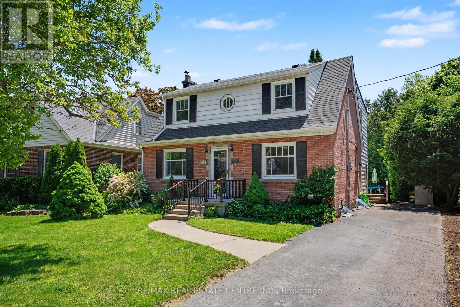Detached at 2068 WELLINGTON AVENUE, Burlington
