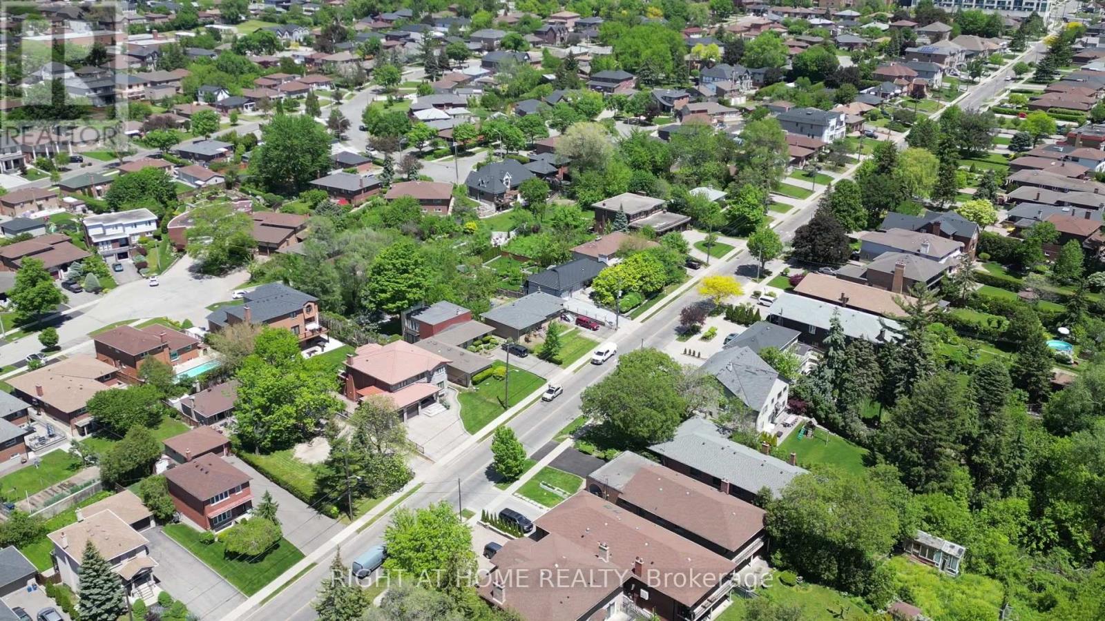 Detached at 362 MAPLE LEAF DRIVE, Toronto