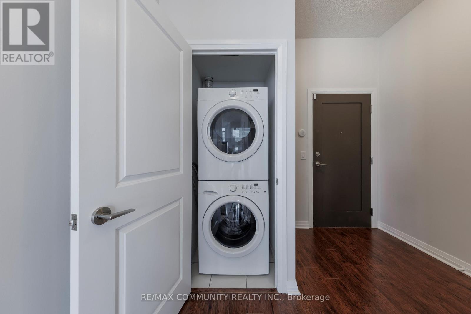 Apartment at 405 - 75 EGLINTON AVENUE W, Mississauga