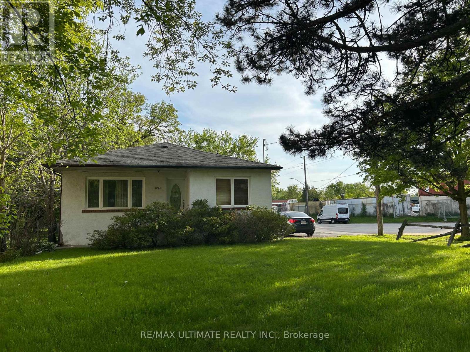 Detached at 1076 DIXIE ROAD, Mississauga