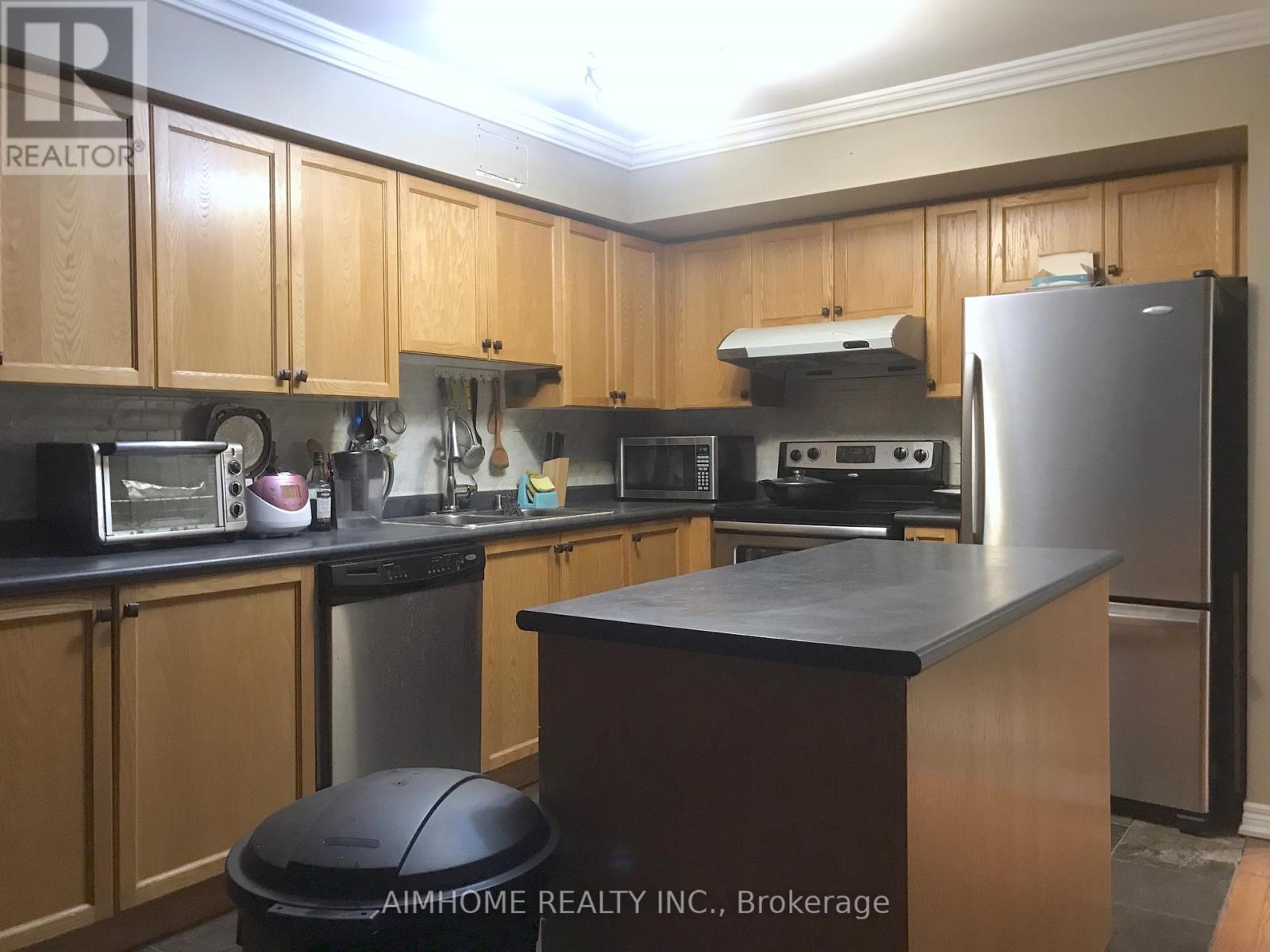 Townhouse at 30 - 800 DUNDAS STREET W, Mississauga