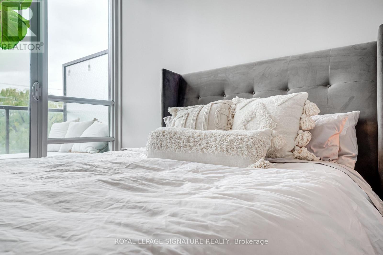 Apartment at 204 - 2230 LAKE SHORE BOULEVARD W, Toronto
