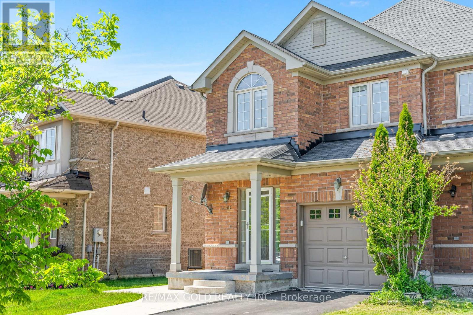 Townhouse at 100 TOMABROOK CRESCENT, Brampton