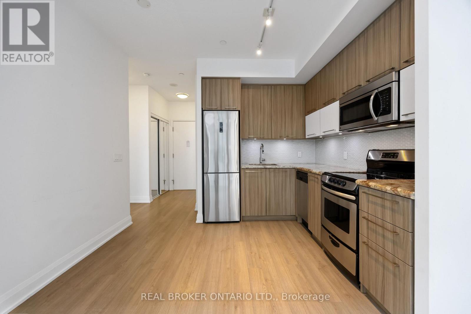 Apartment at 302 - 56 ANNIE CRAIG DRIVE, Toronto