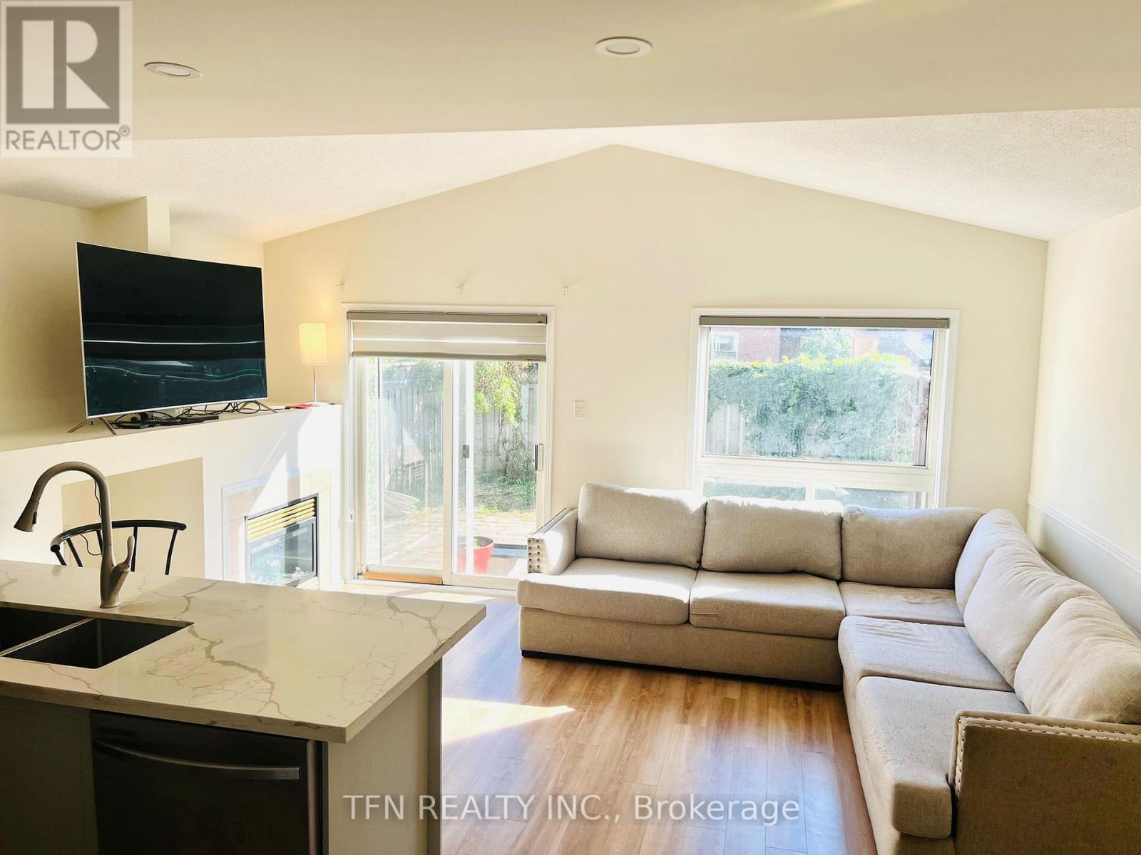Semi-Detached/Link at 5846 DELLE DONNE DRIVE, Mississauga