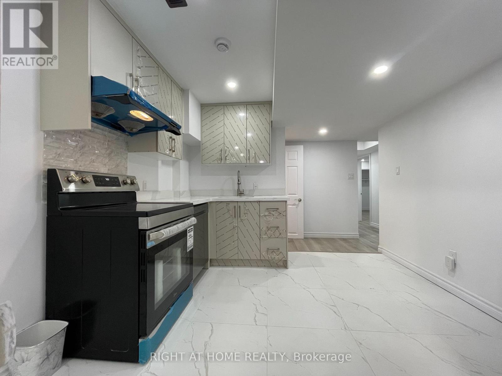 Detached at #LOWER - 58 MEADOWCREST LANE, Brampton