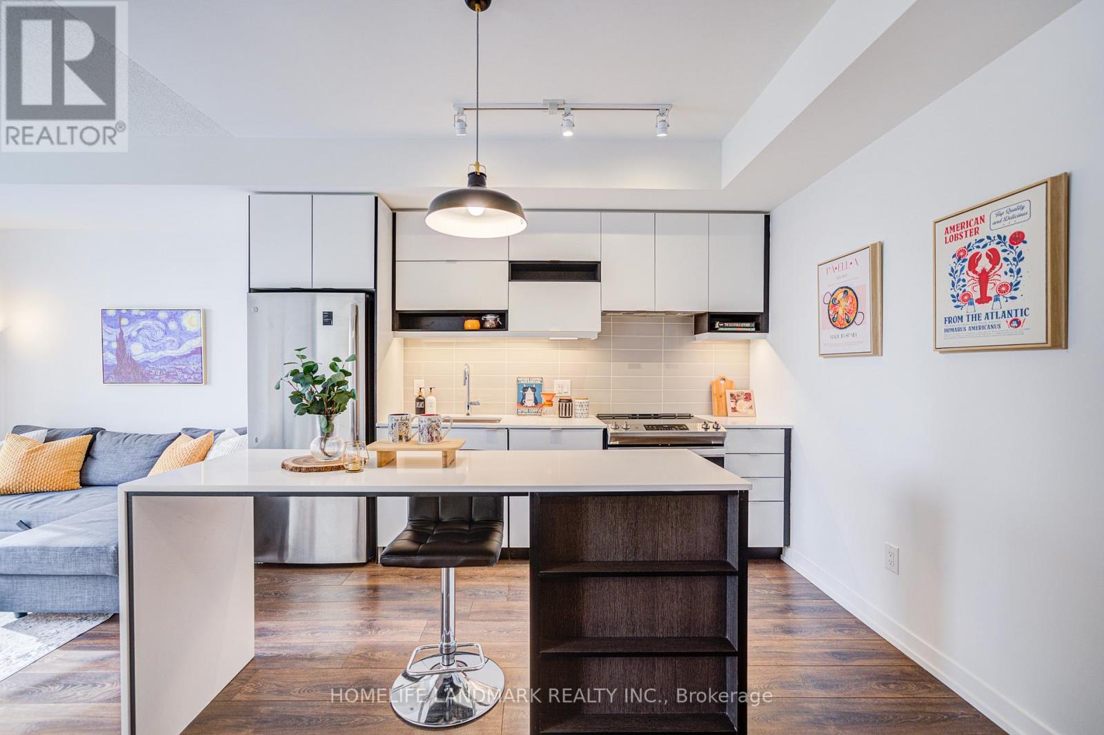 Apartment at 3901 - 4065 CONFEDERATION PARKWAY, Mississauga