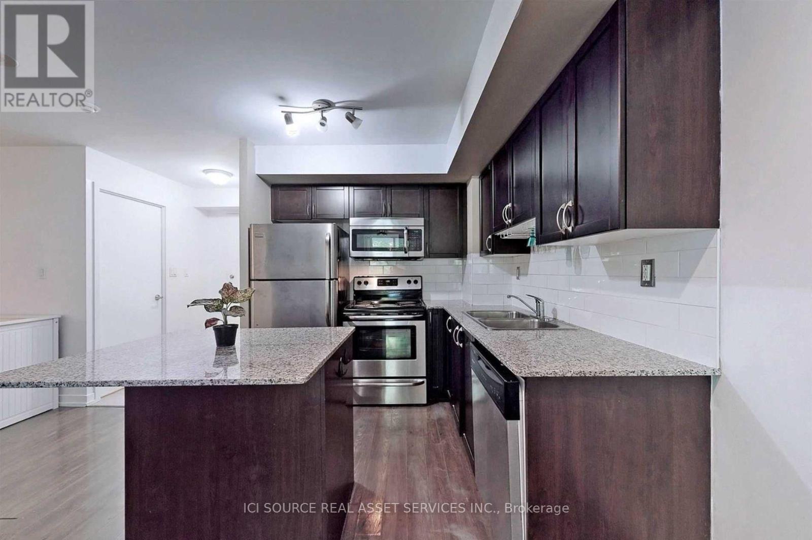 Apartment at 113 - 816 LANSDOWNE AVENUE, Toronto