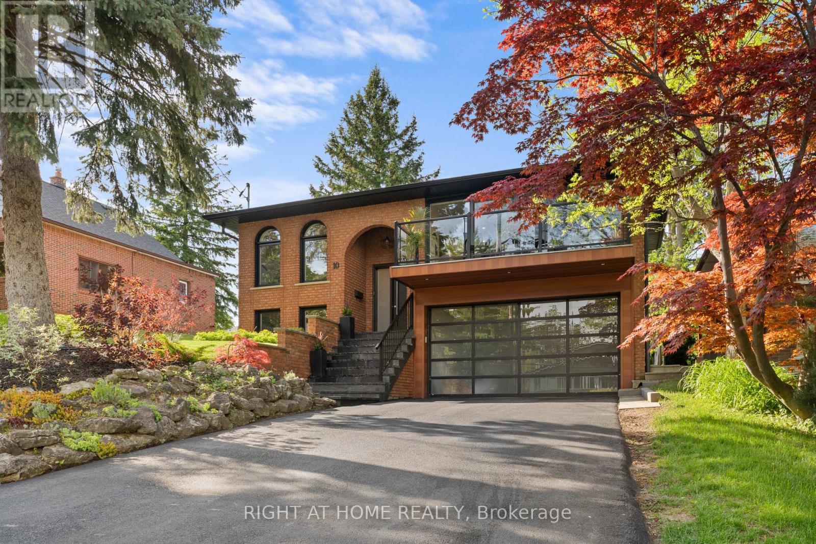 Detached at 10 WINGROVE HILL, Toronto