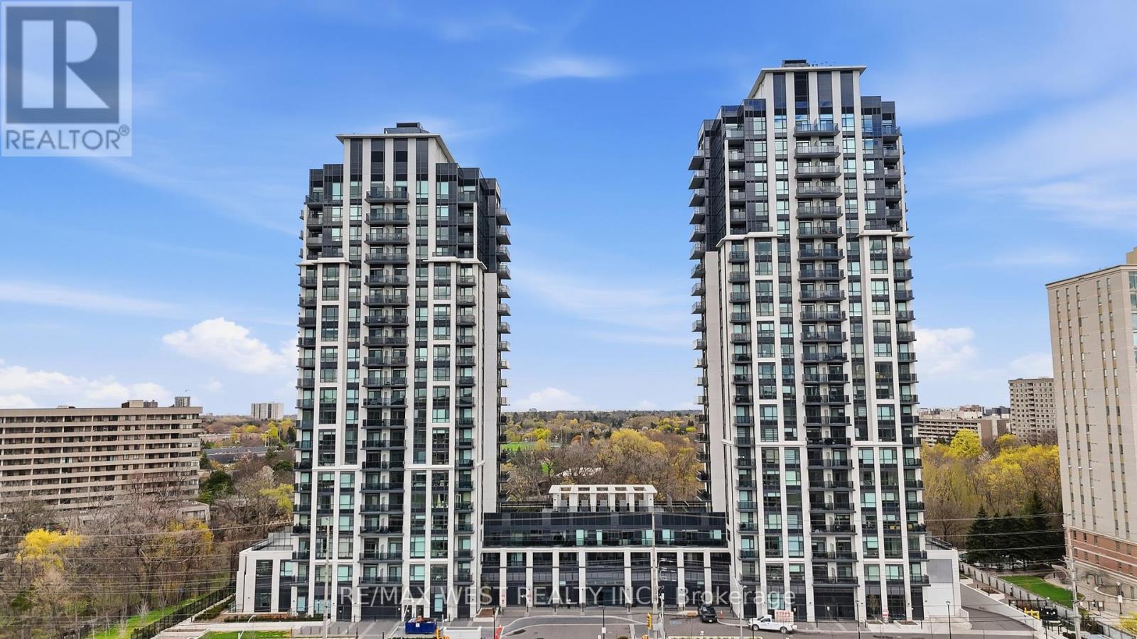 Apartment at 1310 - 202 BURNHAMTHORPE ROAD E, Mississauga
