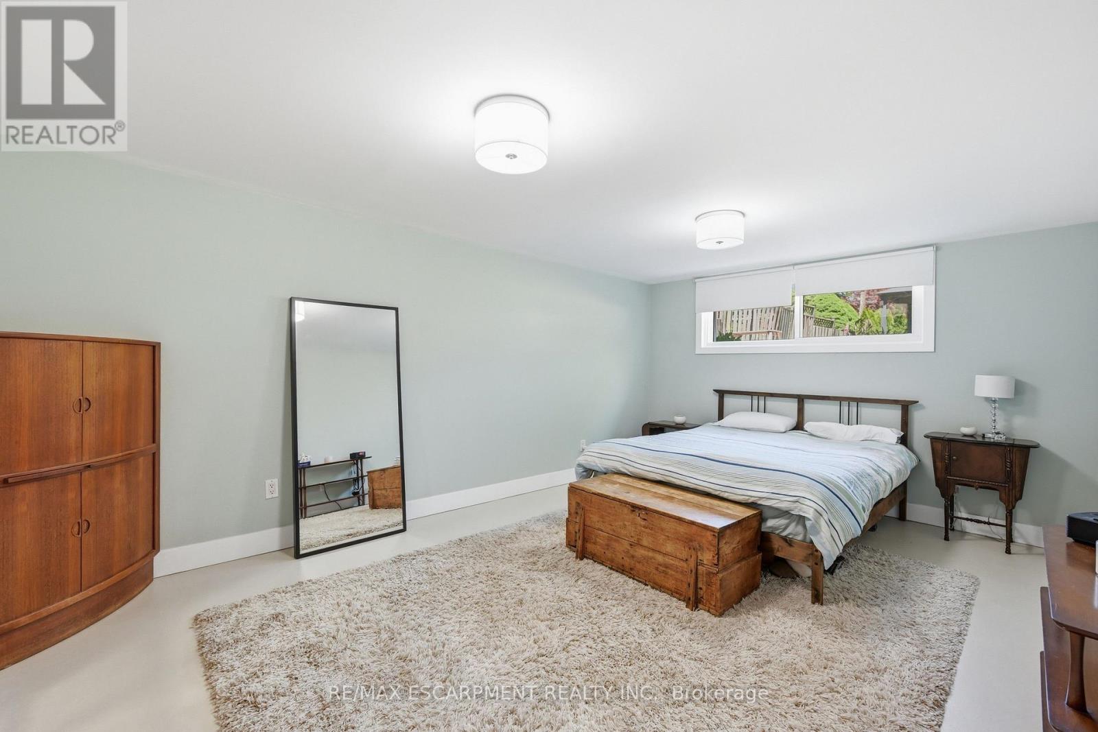 Detached at 563 ELWOOD ROAD, Burlington