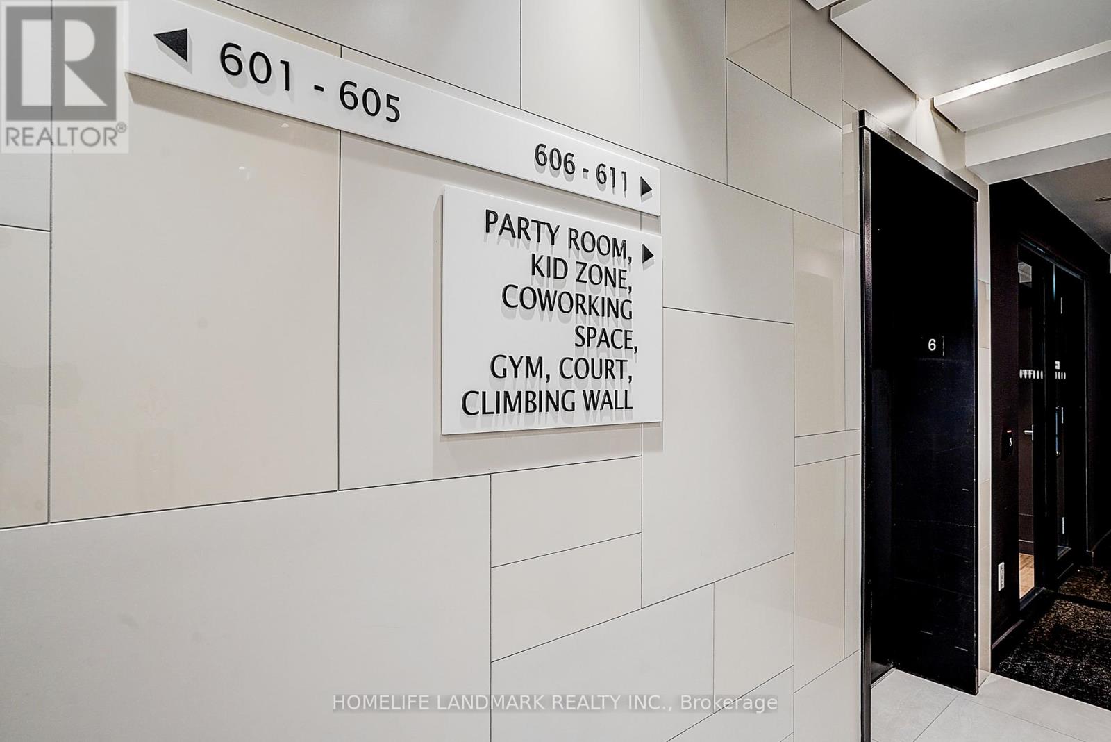 Apartment at 3208 - 4065 CONFEDERATION PARKWAY, Mississauga