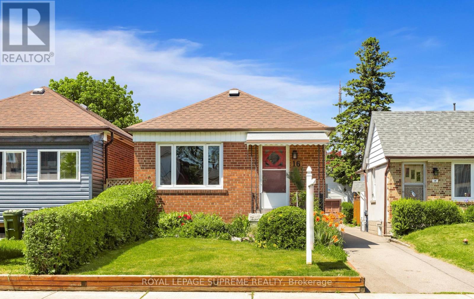 Detached at 16 EAST DRIVE, Toronto (Rockcliffe-Smythe)