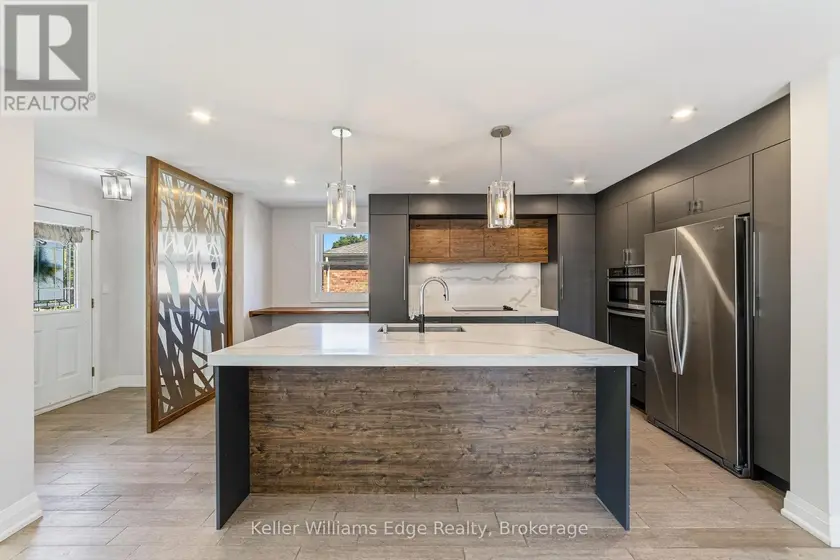 Detached at UPPER - 2300 WAGNER CRESCENT, Burlington