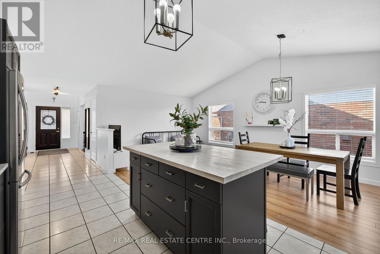 Detached at 103 HUNTER ROAD, Orangeville