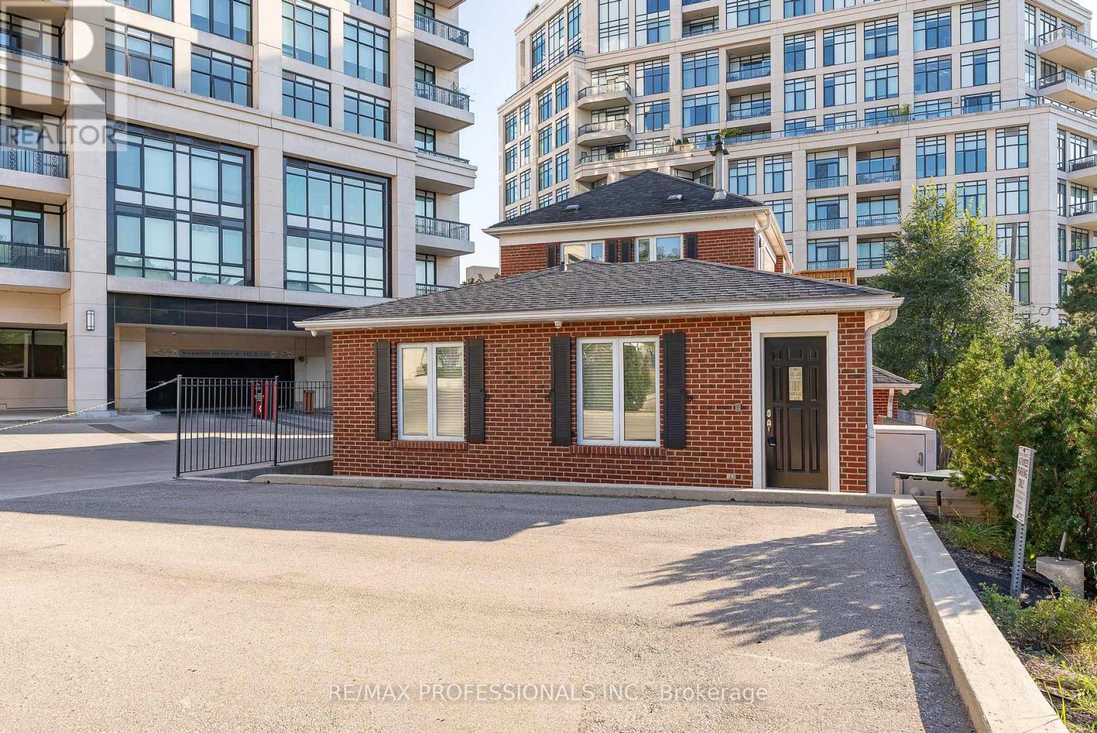 Detached at LOWER - 5B OLD MILL DRIVE, Toronto