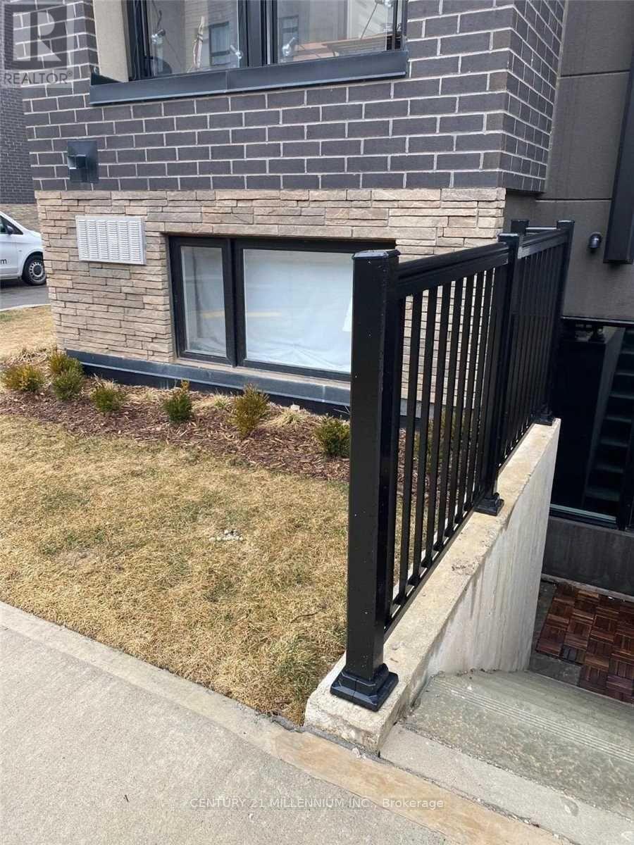 Townhouse at 701 - 1131 COOKE BOULEVARD, Burlington