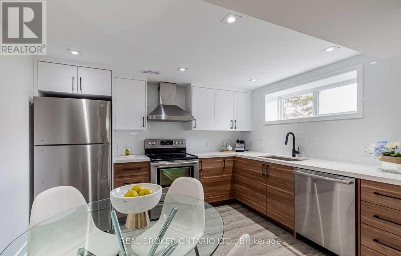 Semi-Detached/Link at LOWER - 25 NEWLIN CRESCENT, Toronto