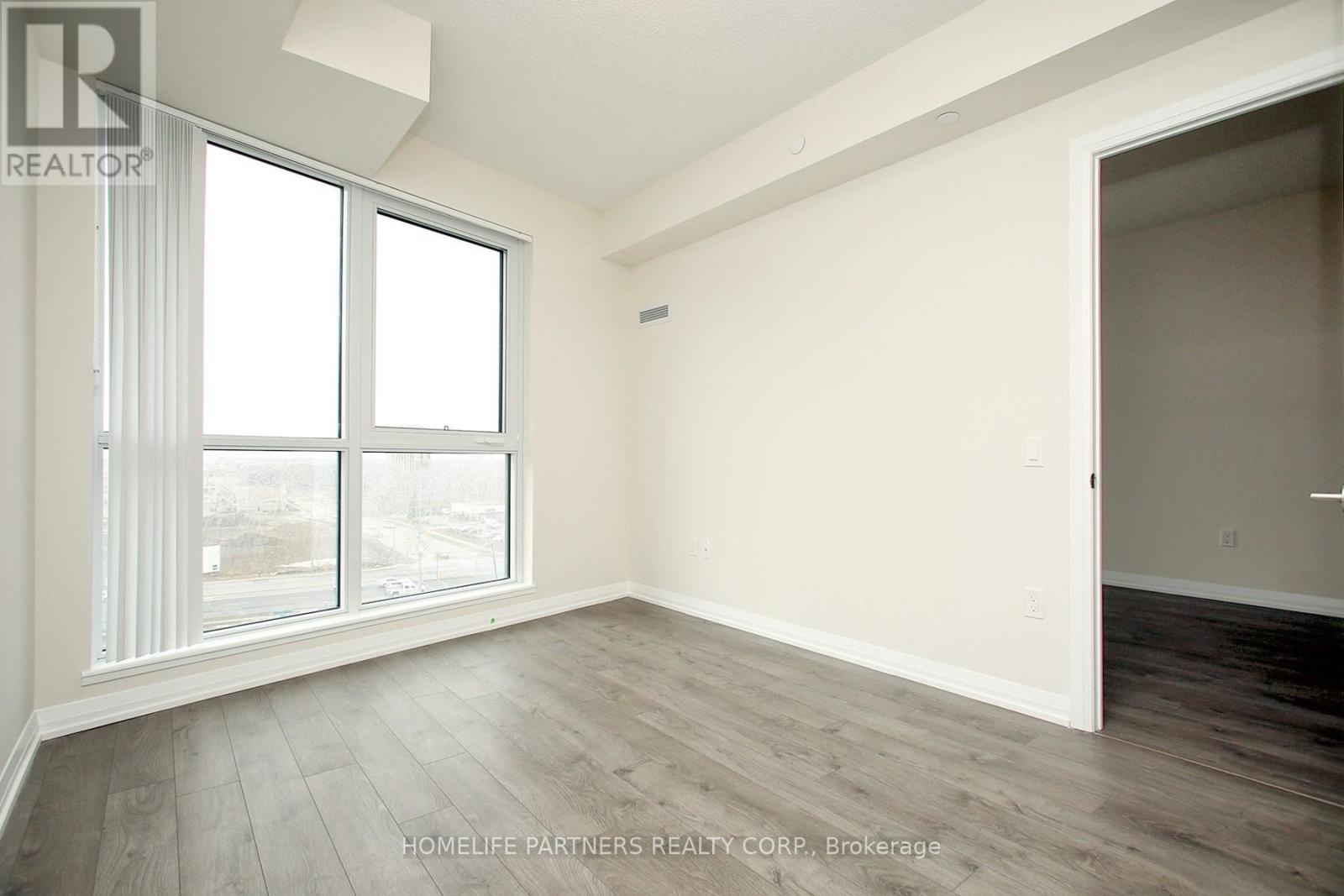 Apartment at 720 - 35 WATERGARDEN DRIVE, Mississauga