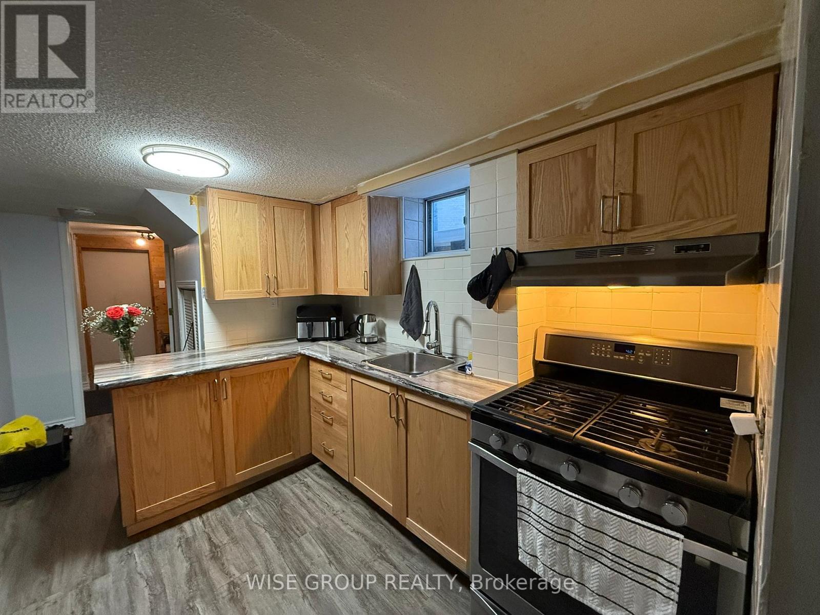 Semi-Detached/Link at BSMT - 18 SONNET COURT, Toronto
