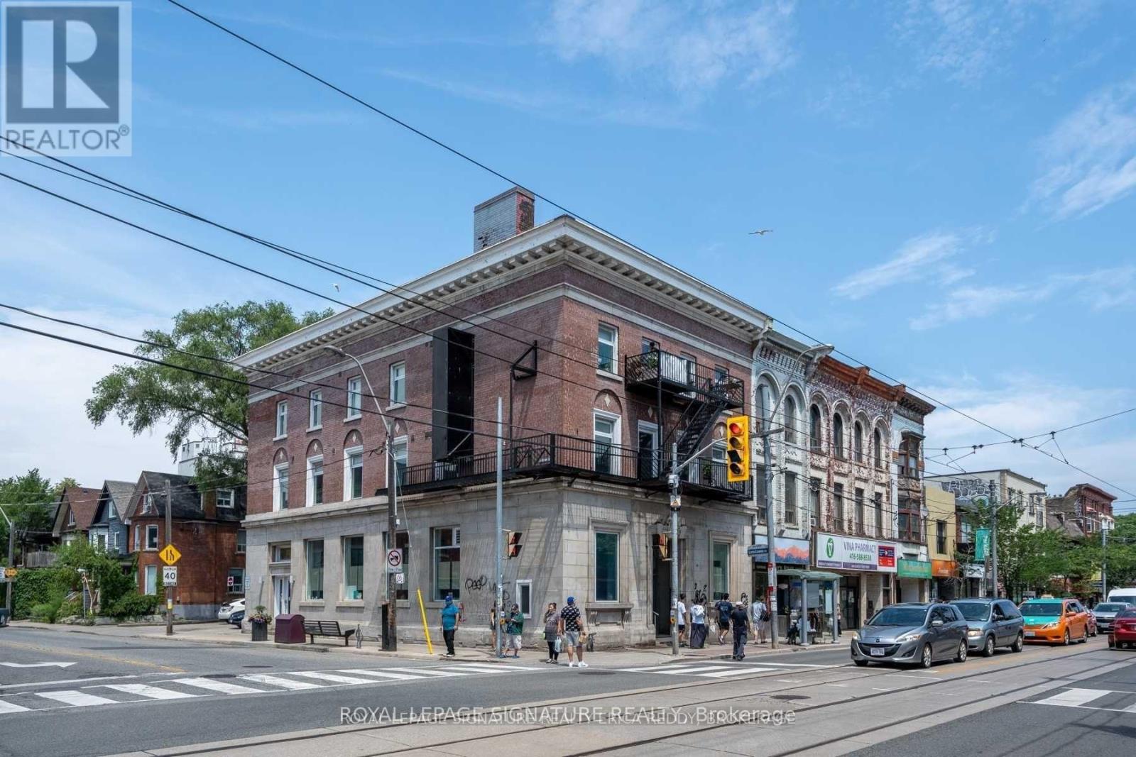 Multiplex at 2B - 1 LANSDOWNE AVENUE, Toronto (Roncesvalles)