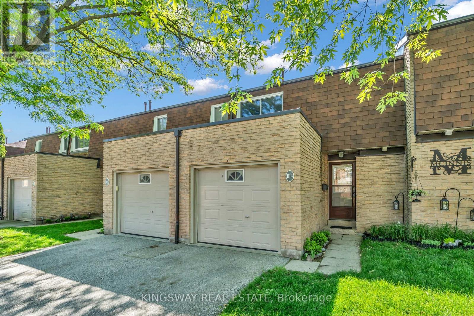 Townhouse at 104 - 680 REGENCY COURT, Burlington (Roseland)