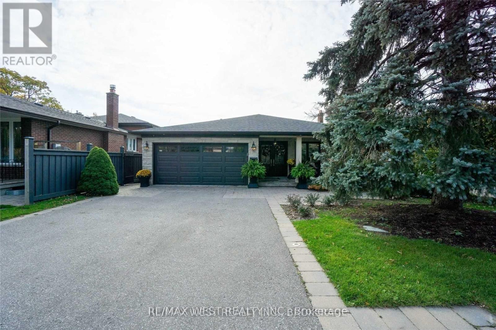 Detached at 393 MAPLE LEAF DRIVE, Toronto (Maple Leaf)