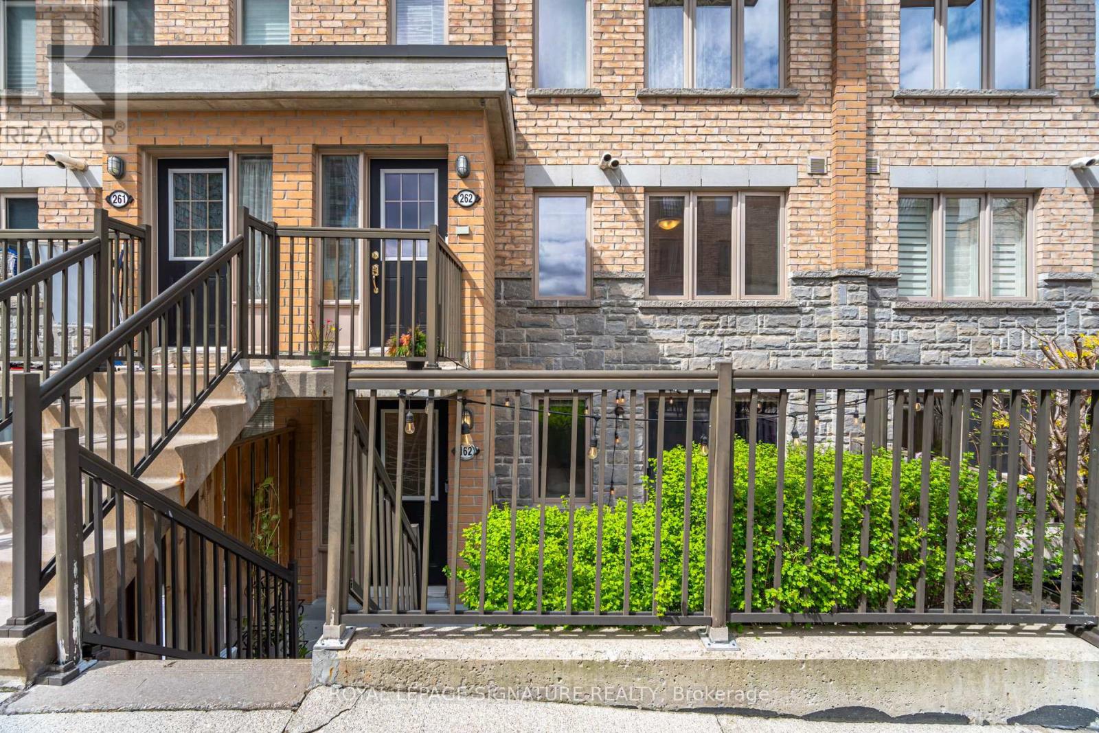 Townhouse at 162 - 8 FOUNDRY AVENUE, Toronto