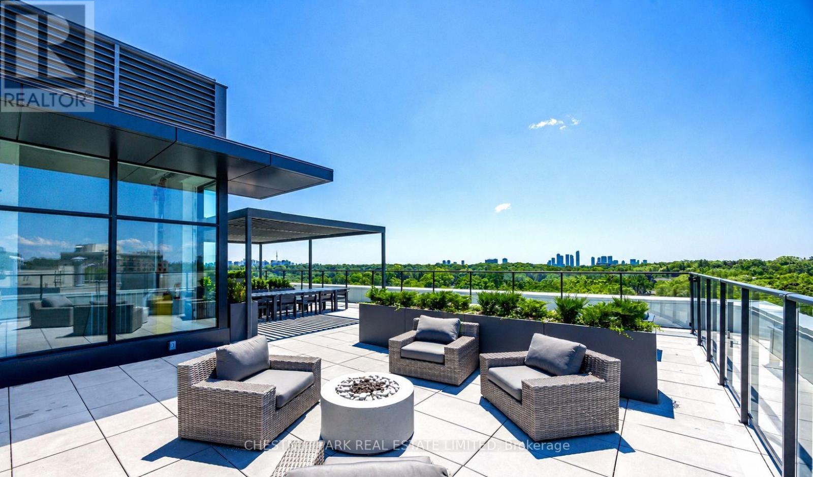Apartment at 703 - 160 KINGSWAY CRESCENT, Toronto