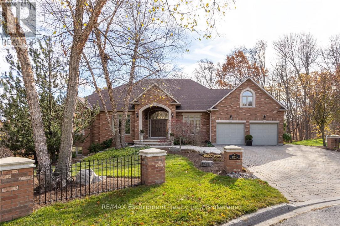 Detached at 1285 BEAUFORT DRIVE, Burlington (Tyandaga)