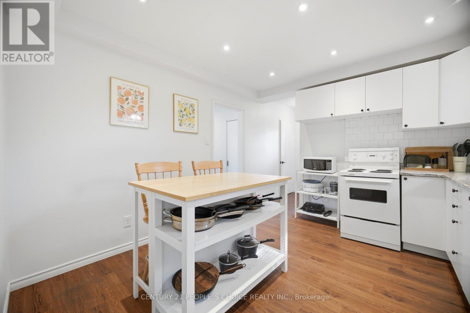 Detached at 4 FURNESS CRESCENT, Toronto